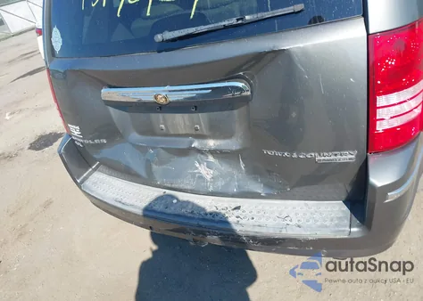 2010 Chrysler Town & Country Limited from USA, damaged, VIN 2A4RR6DX2AR217560